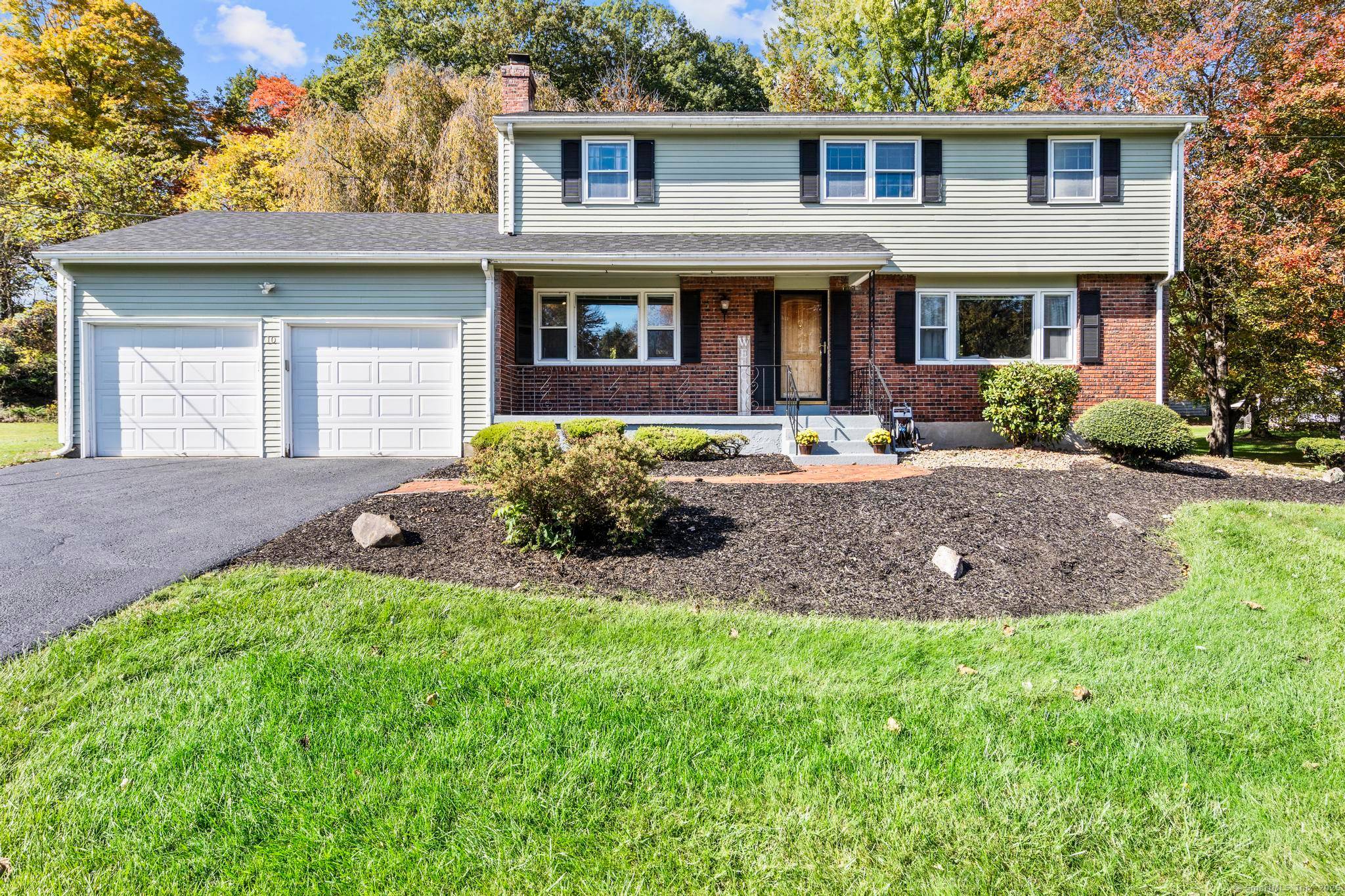 Beautiful Colonial in North Bloomfield !