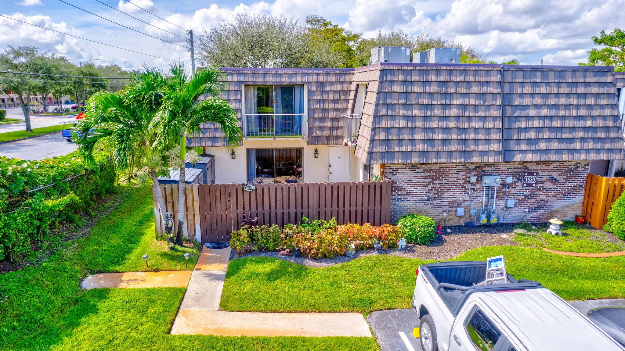 MOTIVATED SELLER Beautiful townhome community in a superb location nearby the Palm Beach International Airport, I 95, Okeeheelee Park, Wellington Mall so much more !