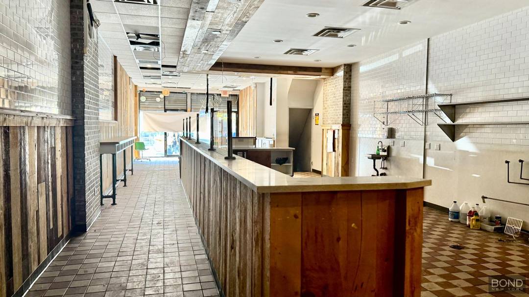 Prime Retail Space for Rent on Broadway in the heart of Astoria !