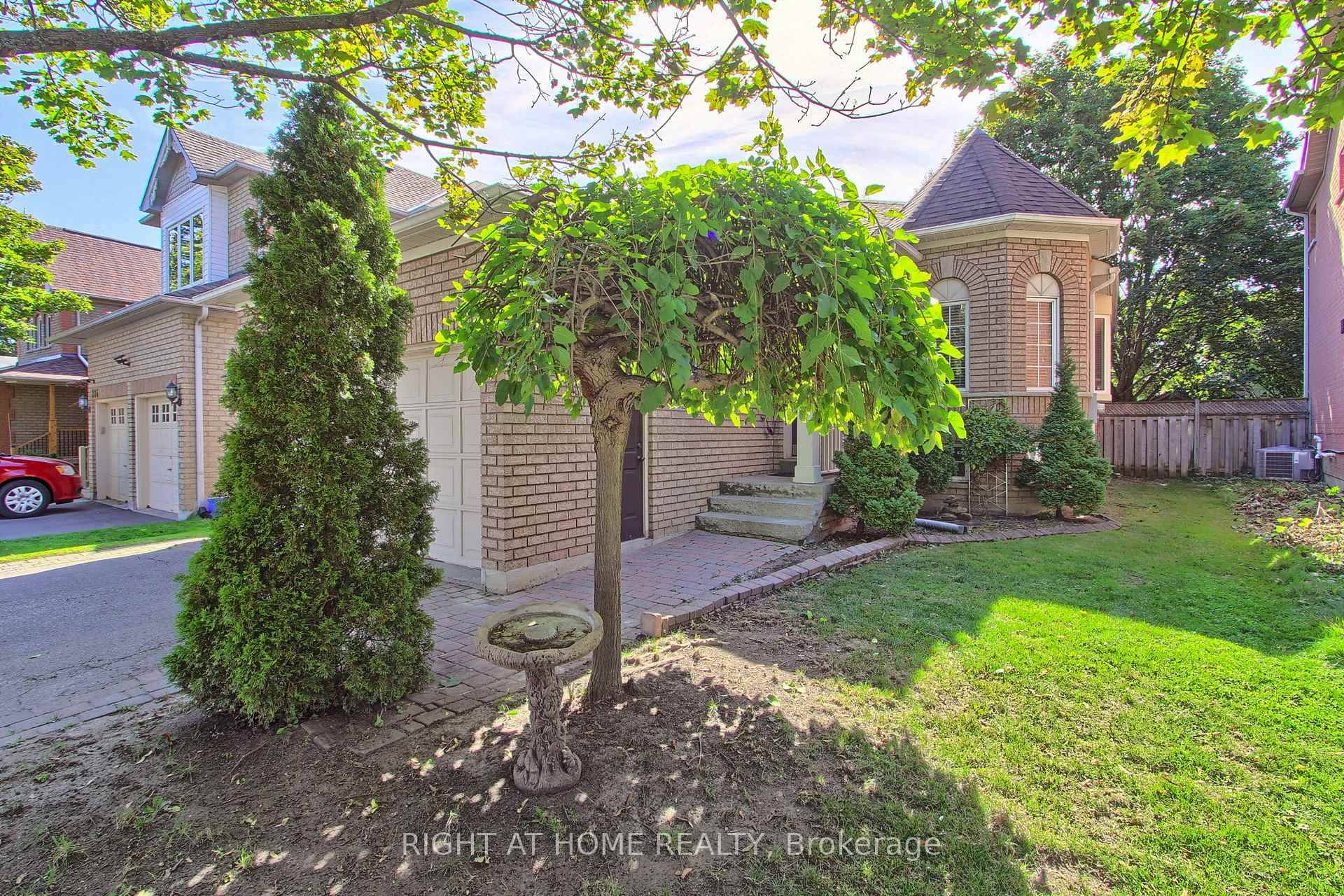 A fantastic 3 Bedroom Home In The Popular Summerhill area.