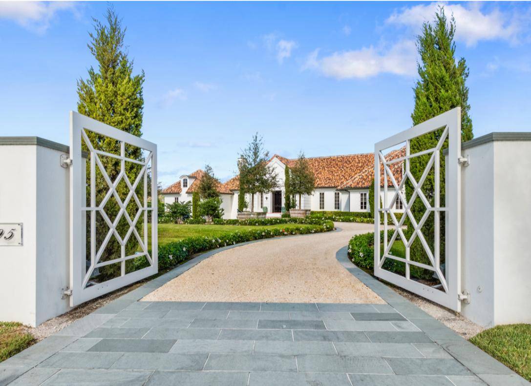 Sunnyland Lane is a beautiful equestrian oasis nestled perfectly on 5.