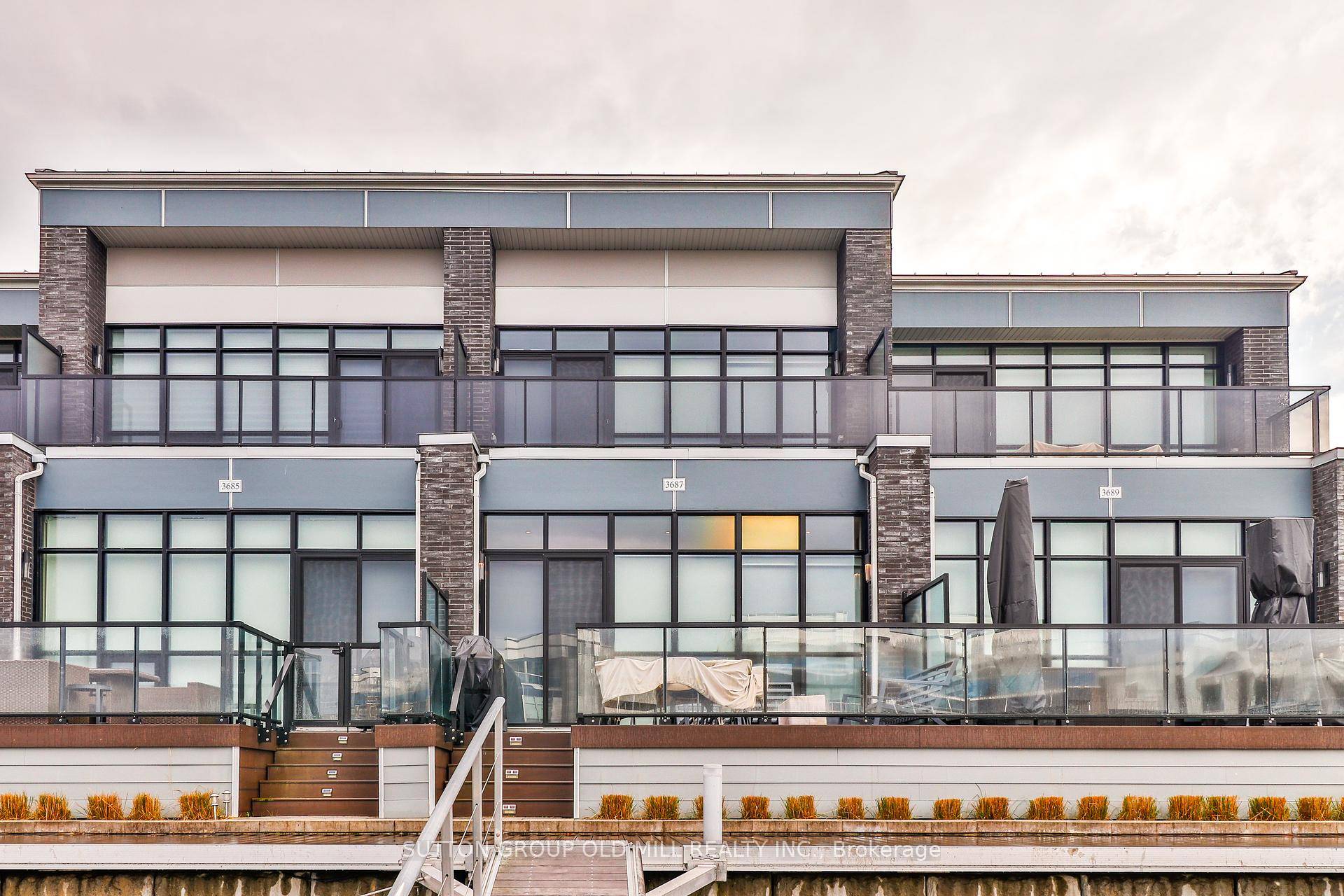 Enjoy this Beautiful Year Round Resort Living at Friday Harbour !