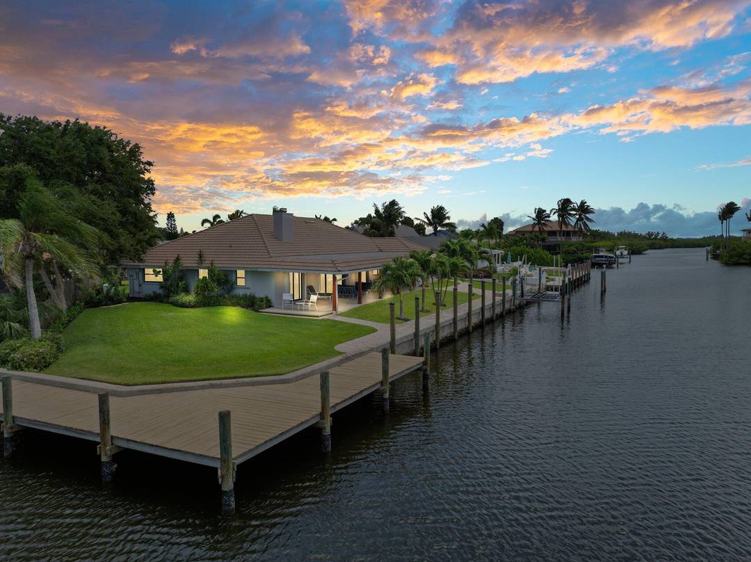 Bring your boat or simply your love for the water and enjoy this seasonal waterfront retreat in the coveted Queens Cove neighborhood.