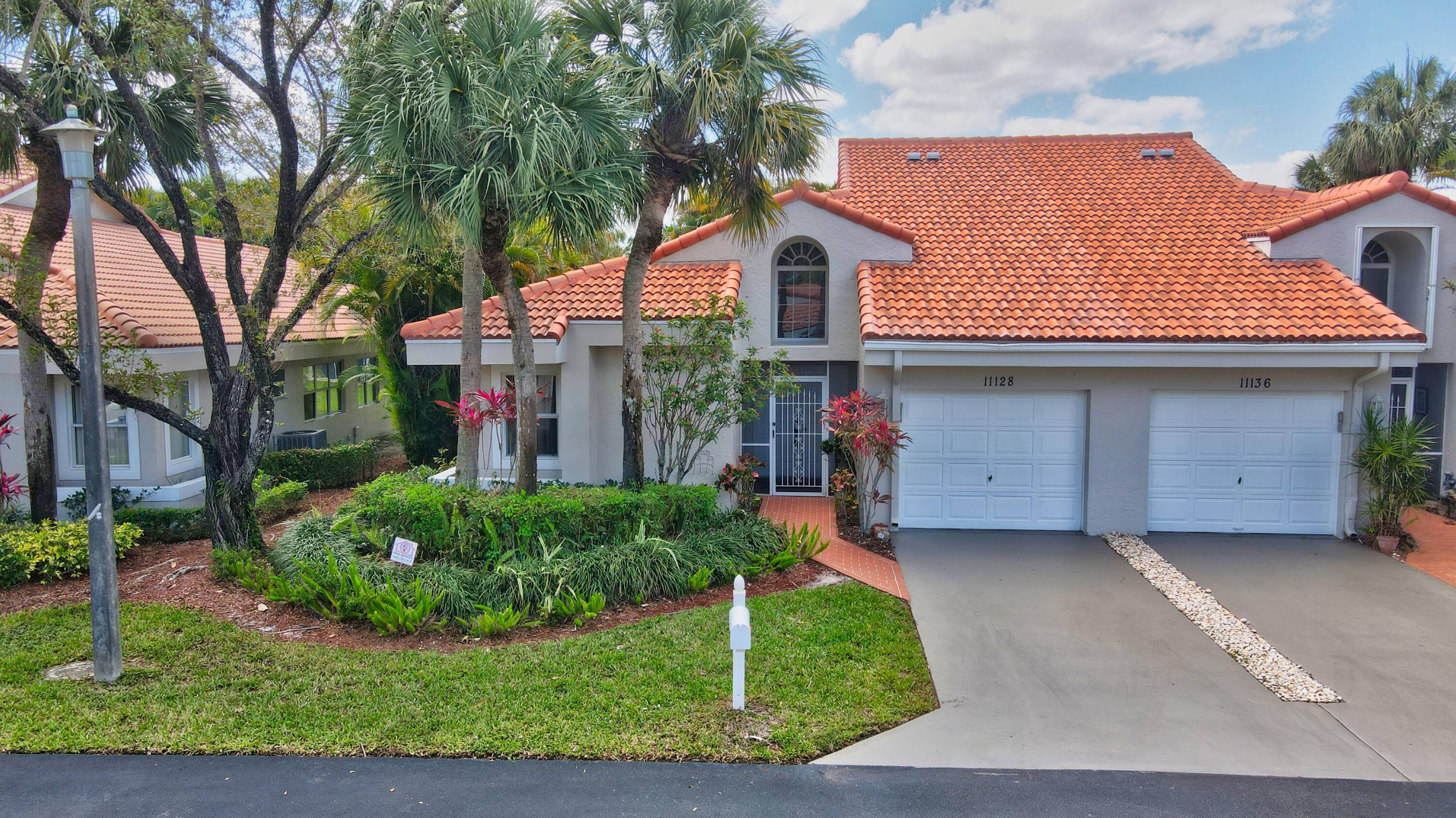 Welcome to this spacious and beautifully maintained 2 bedroom, 2 bath Villa offering 1, 555 sq ft of comfortable living Step into an open, light filled layout featuring vaulted ceilings ...