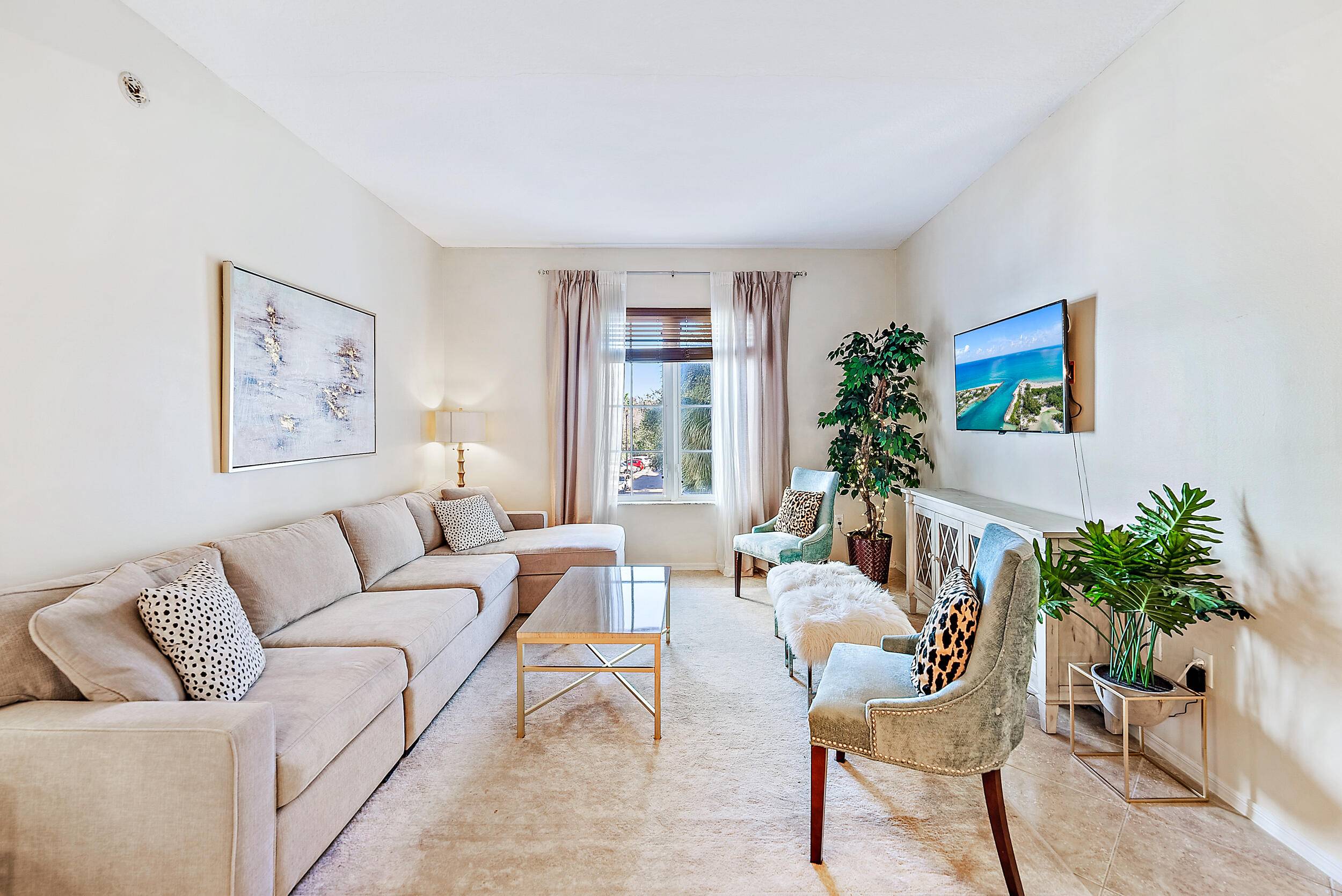 CHARMING and COZY two bedroom apartment in the heart of DOWNTOWN ABACOA, one of Jupiter's most sought after communities.