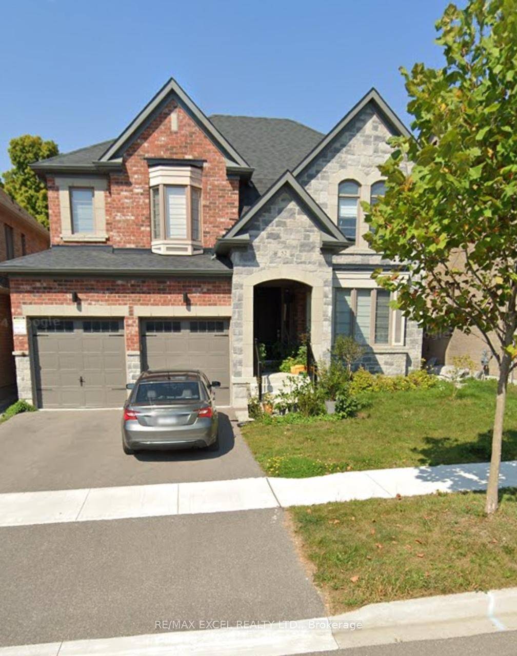 Apx 3300 Sqf house back to ravine.