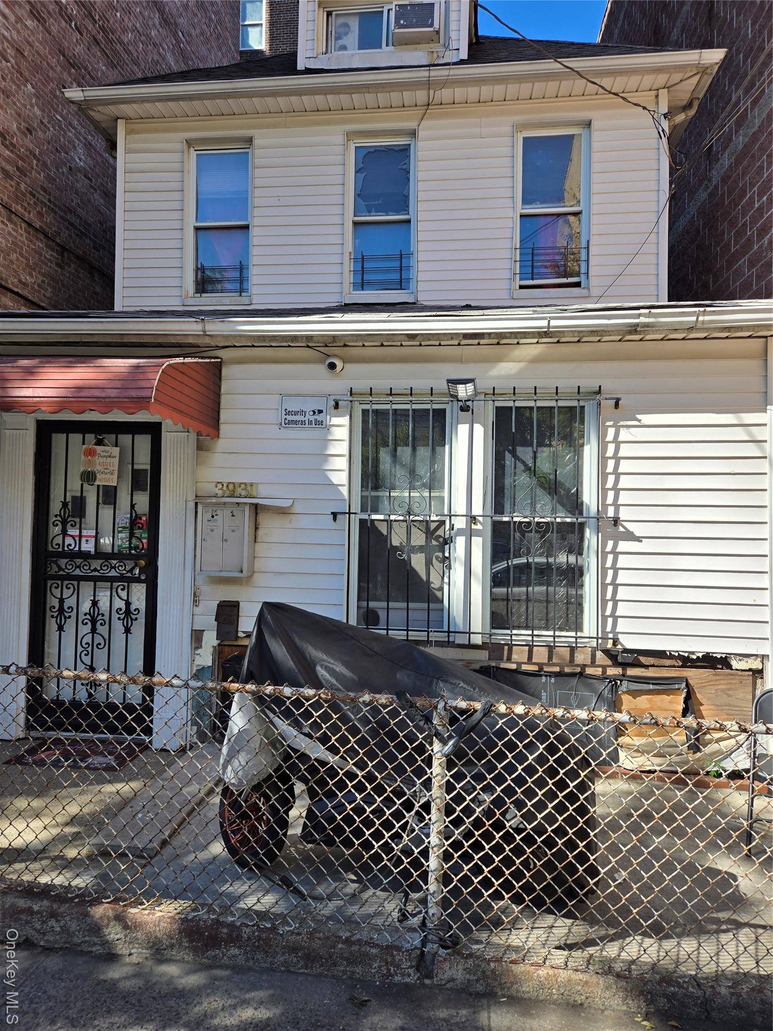 This is a beautiful 2 family framed detached in good condition with 2 bedrooms over 2 bedrooms and a finished basement with 2 bedrooms the units are currently occupied by ...