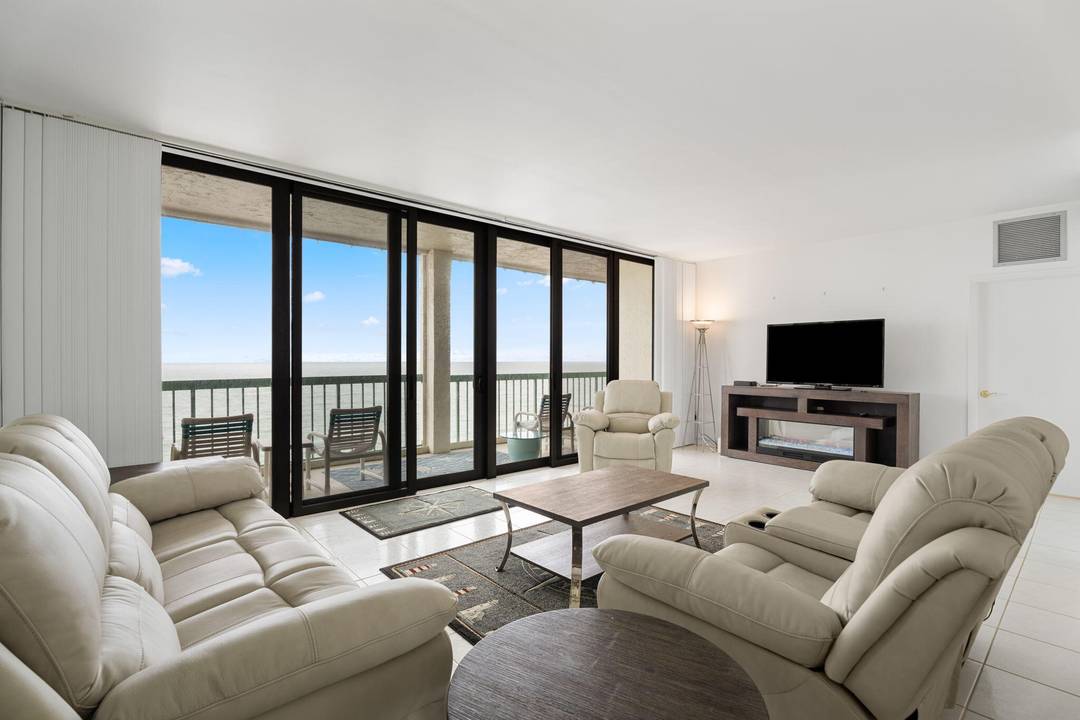 Look no further and welcome yourself to your seaside getaway !