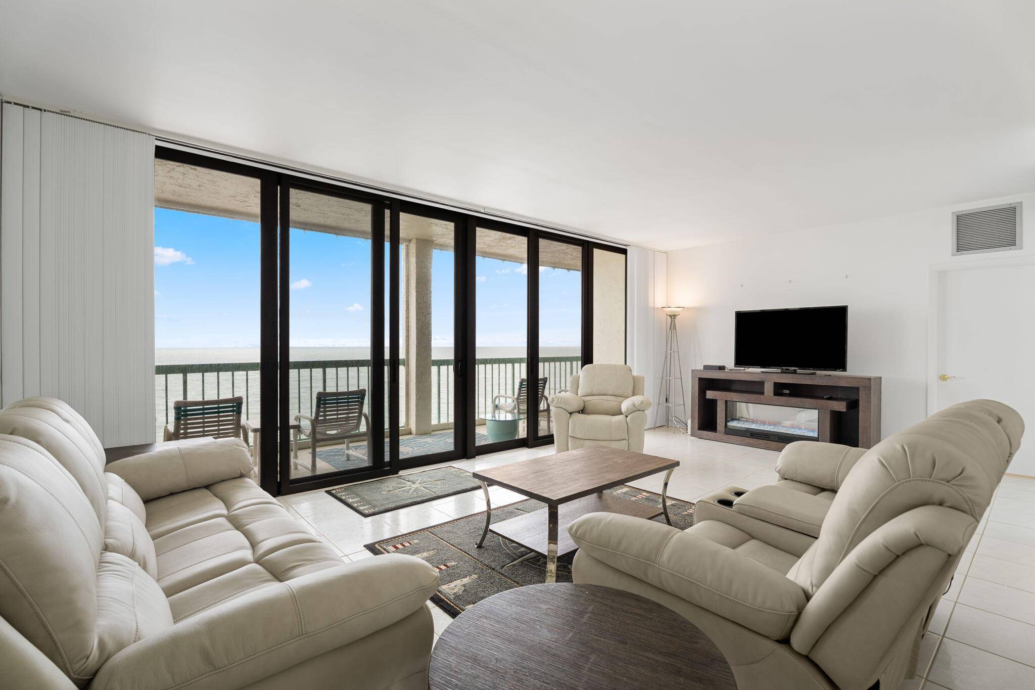 Look no further and welcome yourself to your seaside getaway !