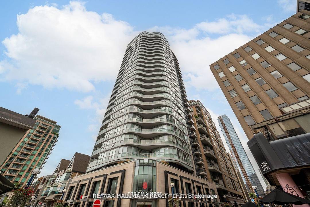 Welcome to Minto Yorkville, ideally positioned in the heart of Toronto's most prestigious neighbourhood.