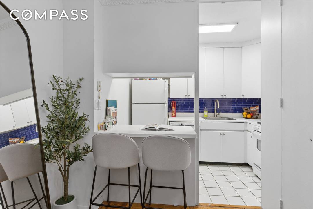 Investment Opportunity ! Tenant in place through April 2027.