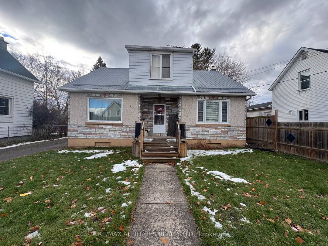 Welcome to 642 East St in Cardinal a well maintained main floor unit offering 2 good sized bedrooms with laminate flooring, 1 full bathroom, and bright open concept living and ...