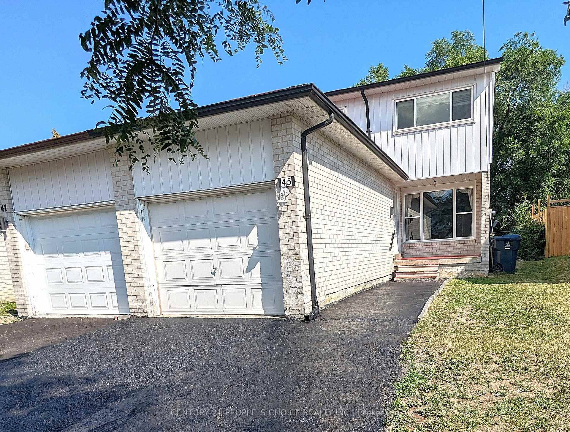Very Well Maintained Spacious 4 1 Bedroom END UNIT Freehold Townhouse.