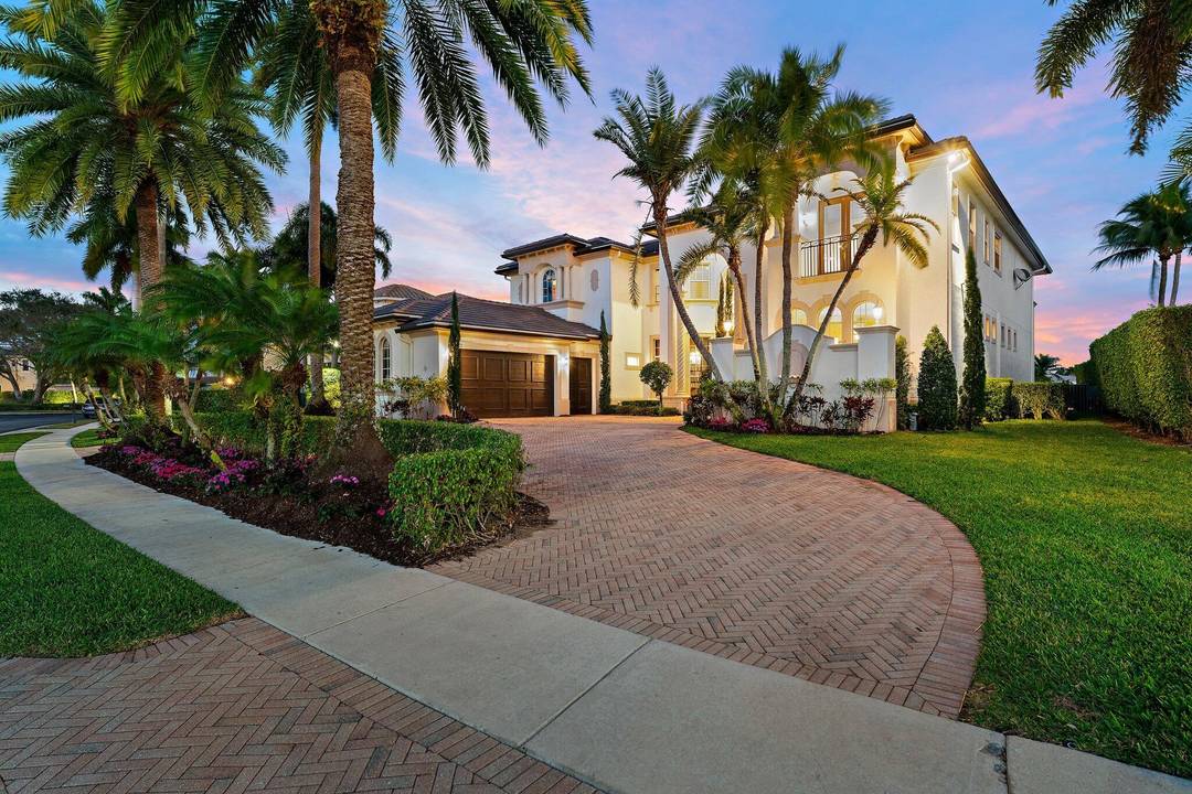 Experience the premier Frenchman's Reserve lifestyle in this coveted Villa Rosa estate, situated just a block away from the Club in the heart of Palm Beach Gardens.