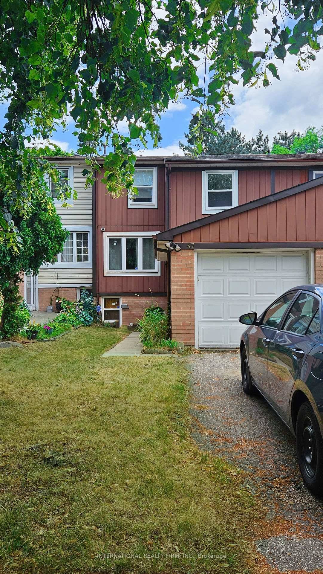 A lovely well maintained 4 bedroom family home at a convenient location TTC, parks, schools, plazas highway access and all necessary amenities.