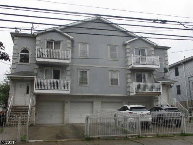 An amazing Duplex style property available in Elizabeth, New Jersey.
