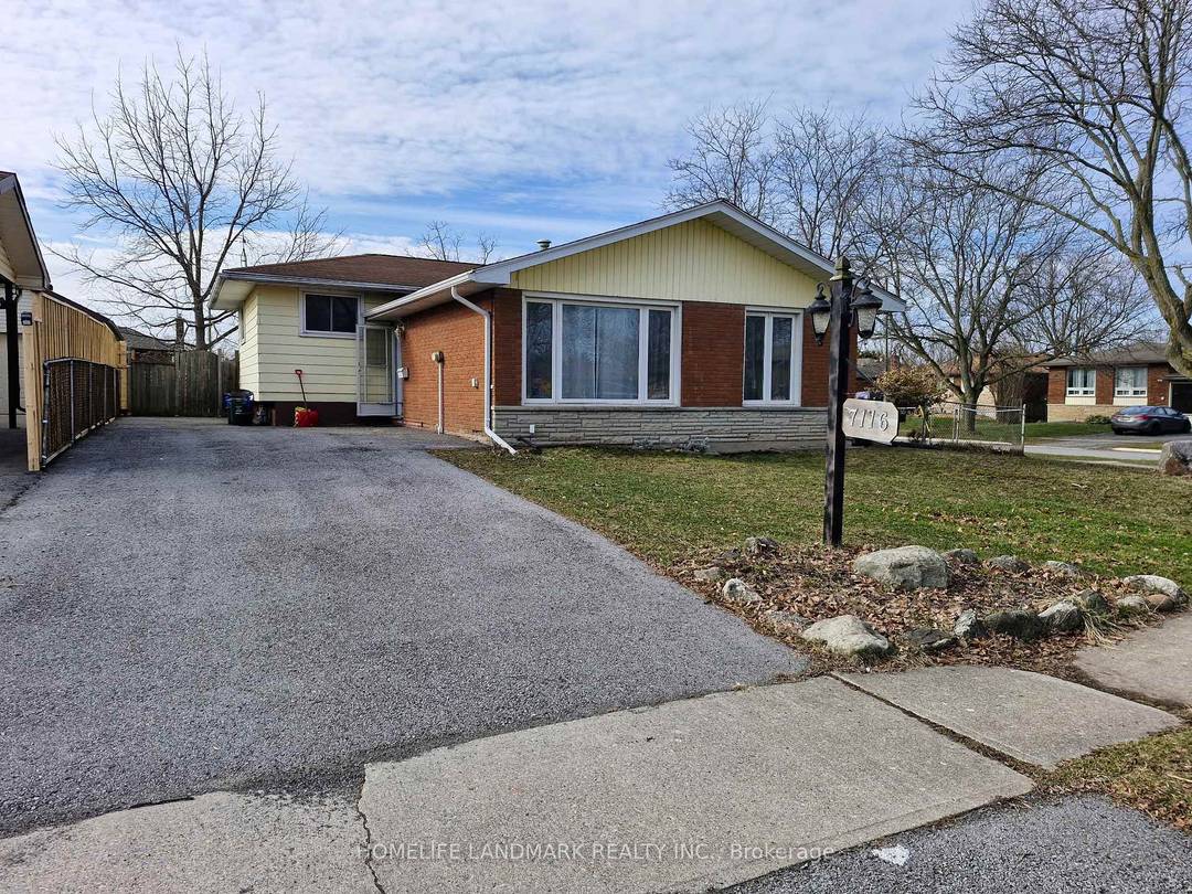 Discover this stunning prime location with 3 bed, 2 bath detached gem in a safe, quiet neighborhood perfectly located near highways, business centers, and plazas.