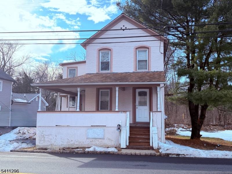 Opportunity to renovate and customize this 2 bedroom home with an additional den located in a convenient Rockaway neighborhood.