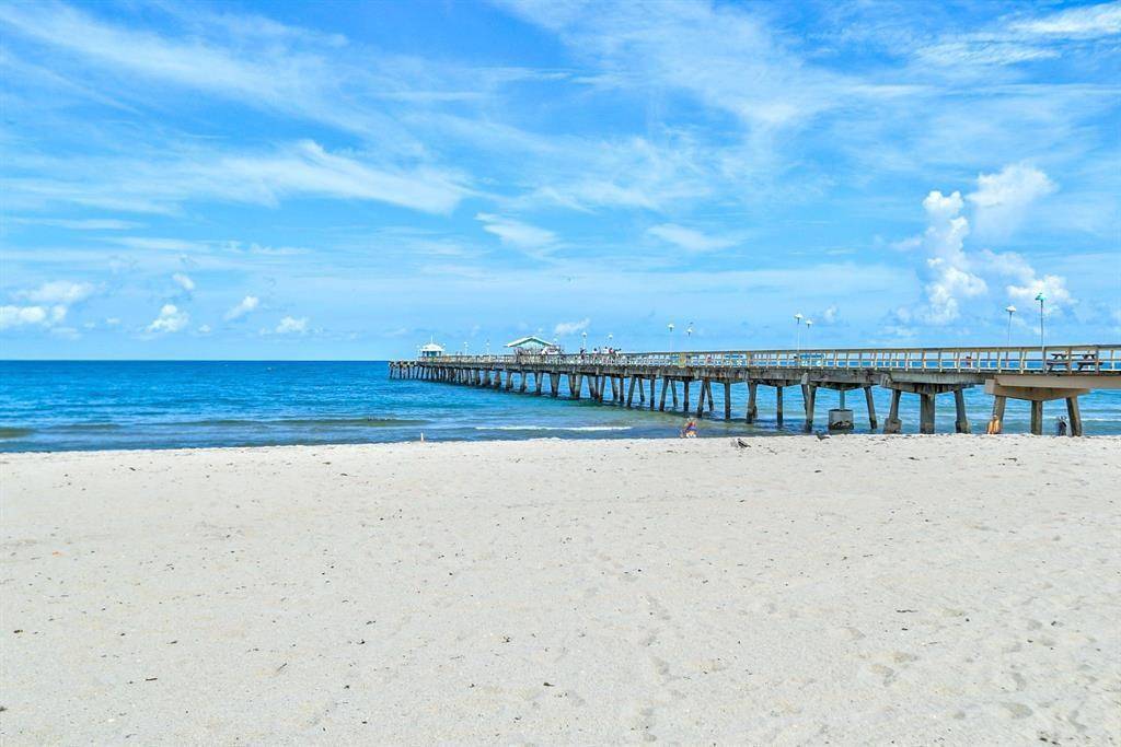 LIVE THE LIFESTYLE OF LAUDERDALE BY THE SEA.