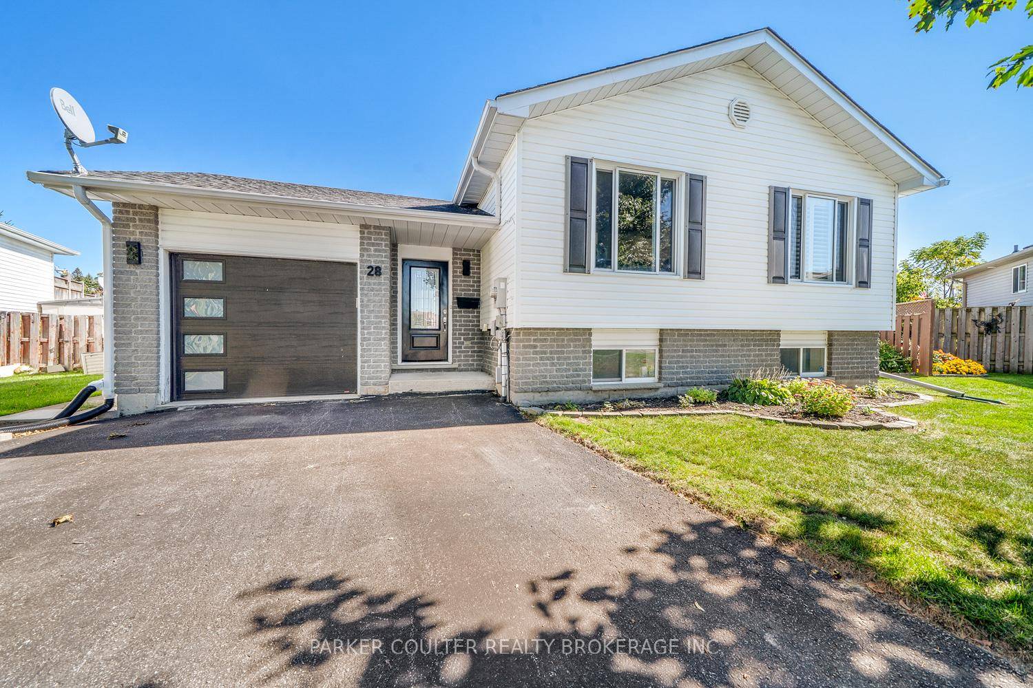Welcome to 28 Keith Street, a beautifully updated raised bungalow perfectly situated on a quiet cul de sac in one of Orillia's most desirable family neighbourhoods.