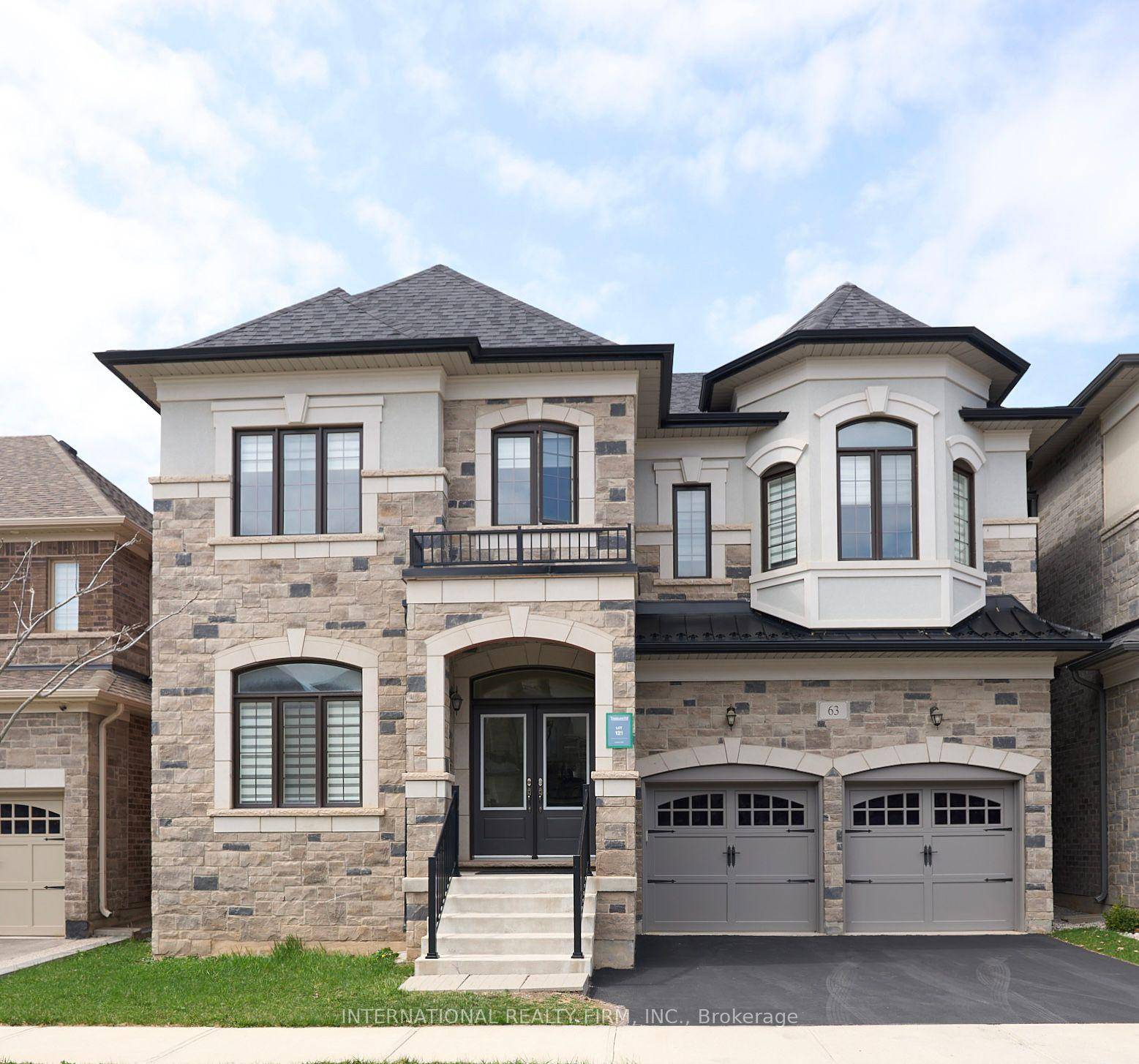 Nestled on a quiet street in the prestigious community of Oakville, this stunning 5 bedroom home combines modern elegance with everyday comfort.