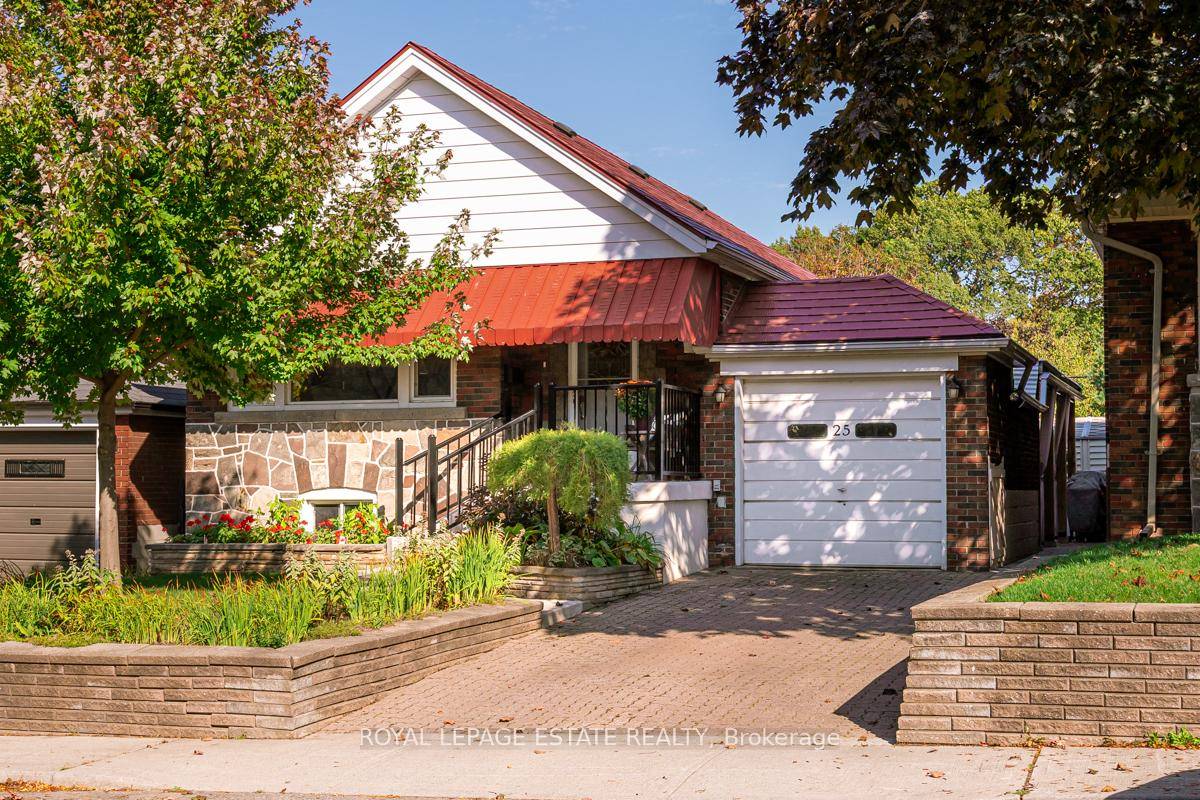Welcome home to this spacious Hunt Club bungalow.