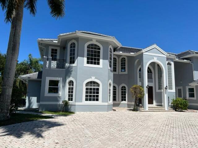 1 ACRE SPECTACULAR LAKE FRONT ESTATE HOME LOCATED ON A PRIVATE CUL DE SAC IN A MULTI MILLION DOLLAR 24 HOUR MAN GATED COMMUNITY.