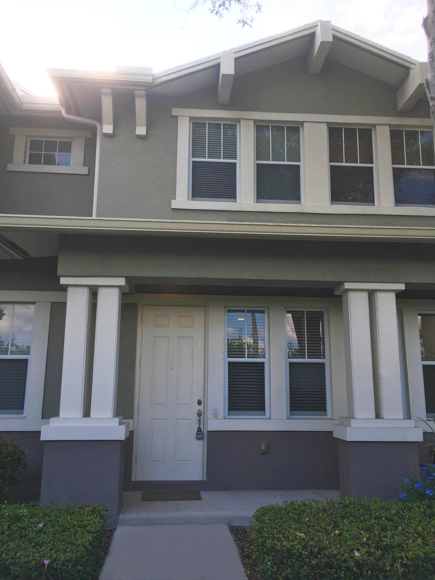 Make this lovely townhouse your new home in CitySide !