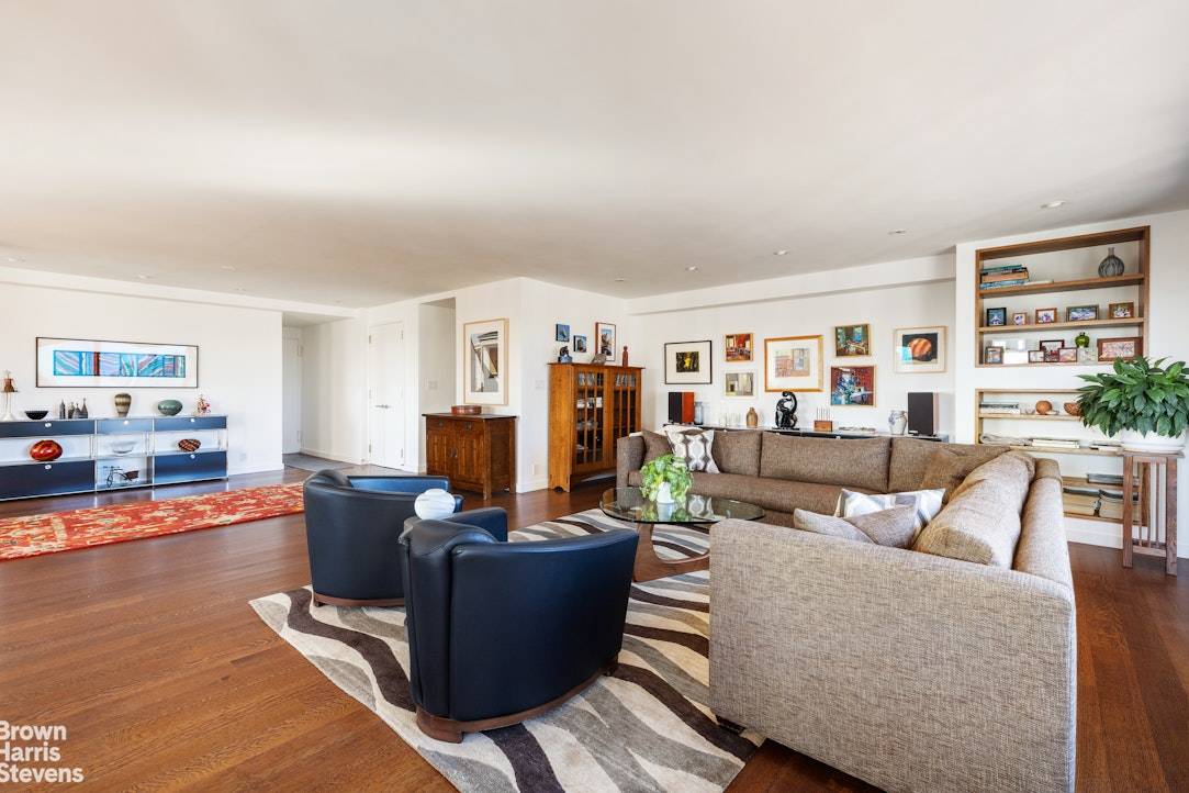 New York City becomes your ever changing masterpiece in this fully renovated Upper East Side Coop, with seasonal landscapes of lush summer greenery, vibrant fall foliage, and shimmering East River ...