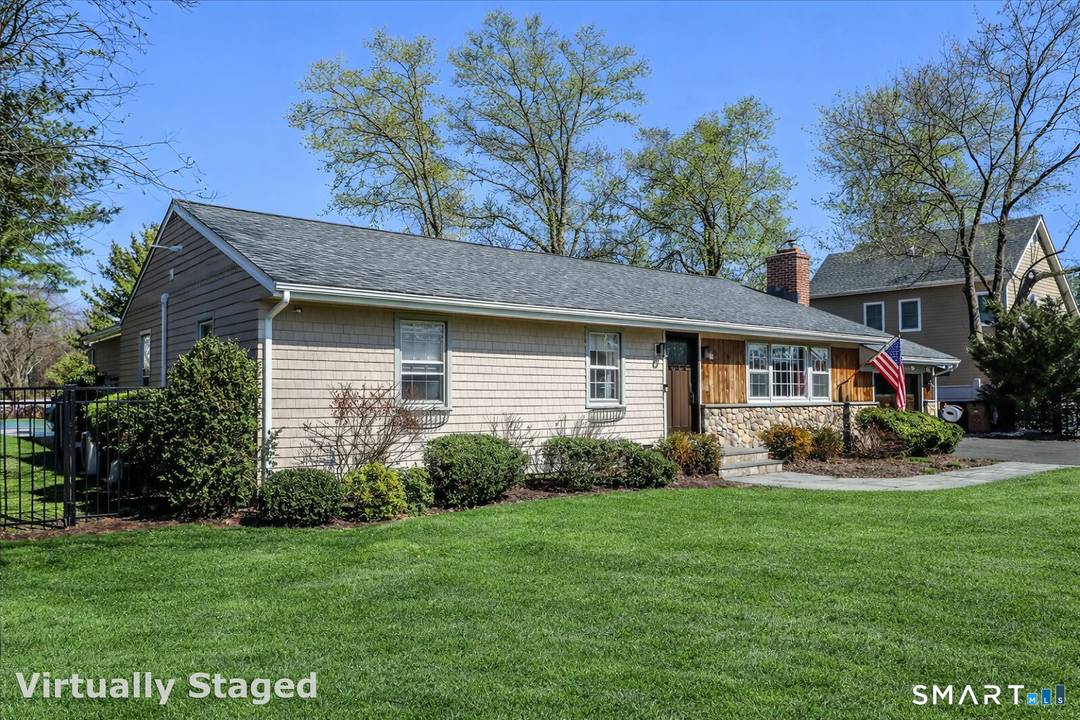 Turn Key Living in Davenport Point Welcome to 58 Davenport Drive, 4 bedroom, 2.