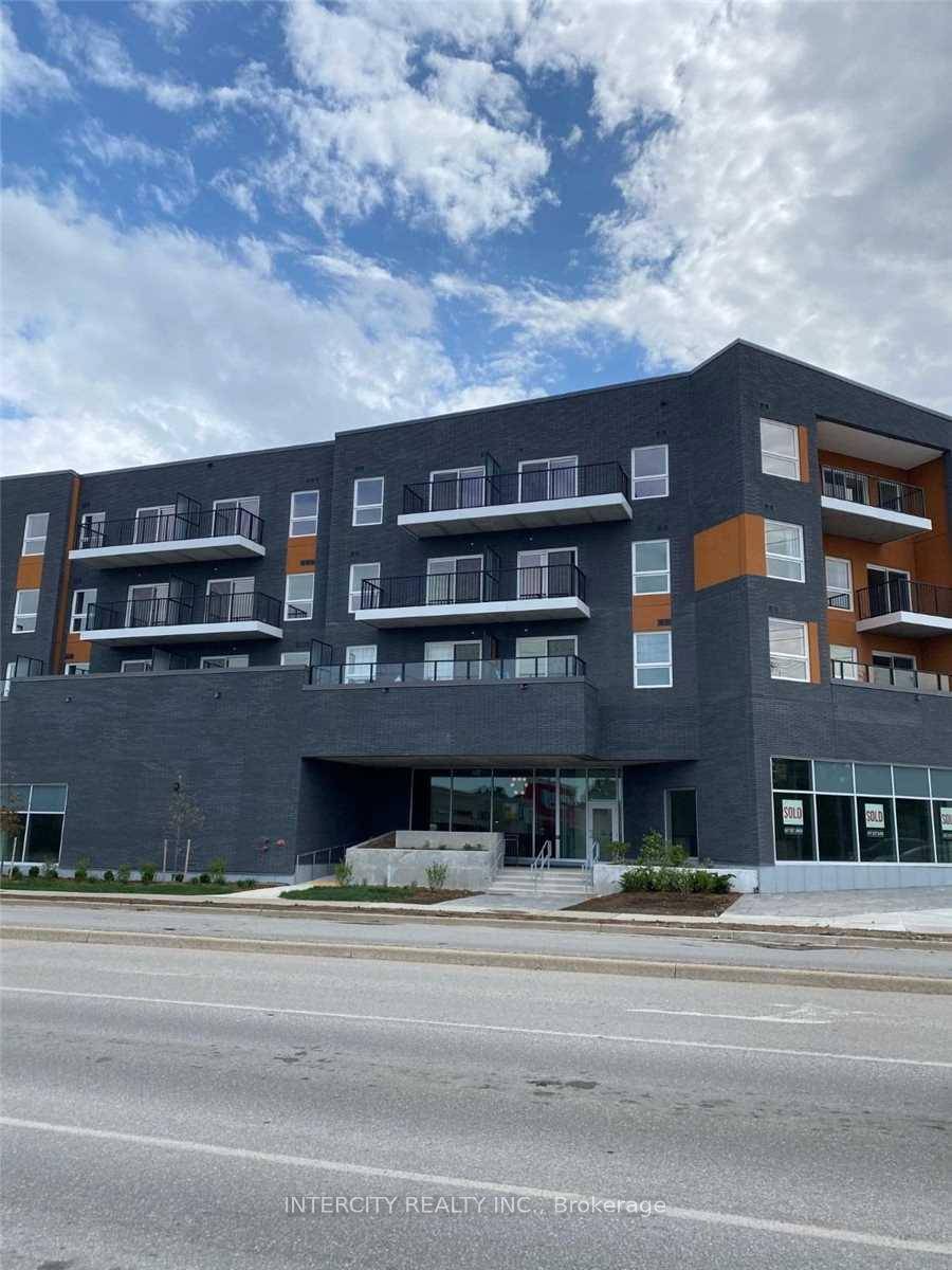 Stunning One Bedroom, One Bathroom Condo In Desirable amp ; Conveniently Located Area of Barrie.