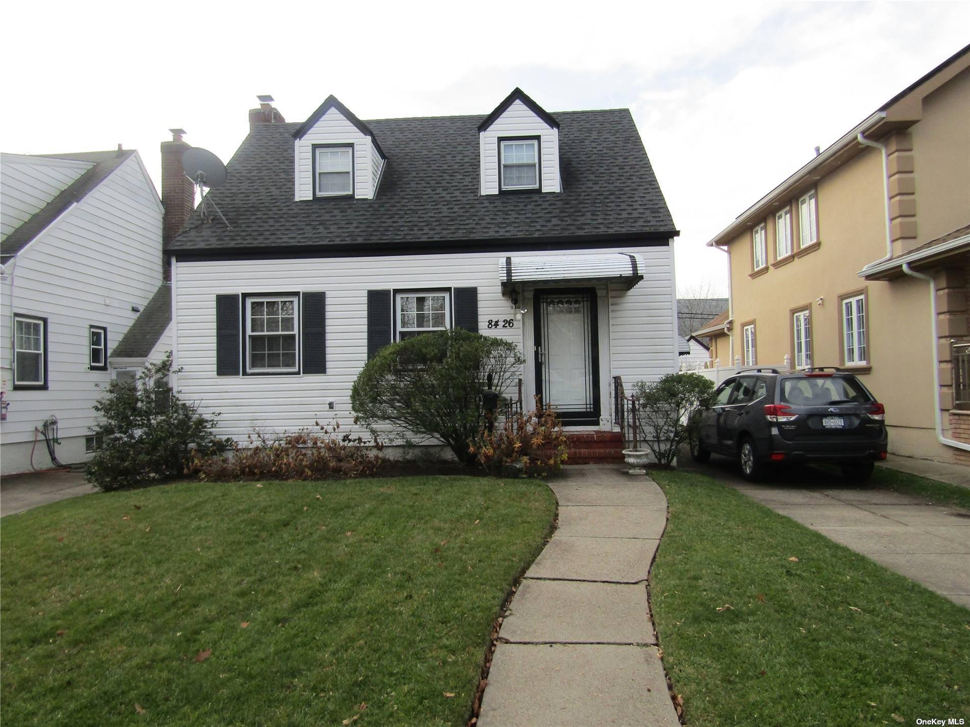 Beautiful bright and sunny two bedroom Cape in the heart of Bellerose !