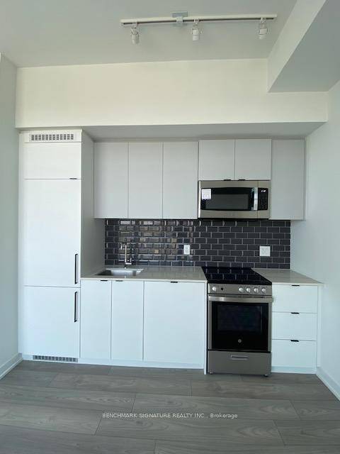 Experience modern living in this brand new, stylish 1 bedroom, 1 bathroom condo in Toronto's vibrant Liberty Village West King West neighborhood.