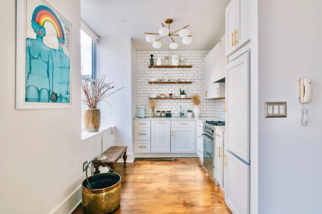 Perched on the 22nd floor, this designer apartment comes fully furnished with a massive wrap around terrace with southern, East River, western and northern views.
