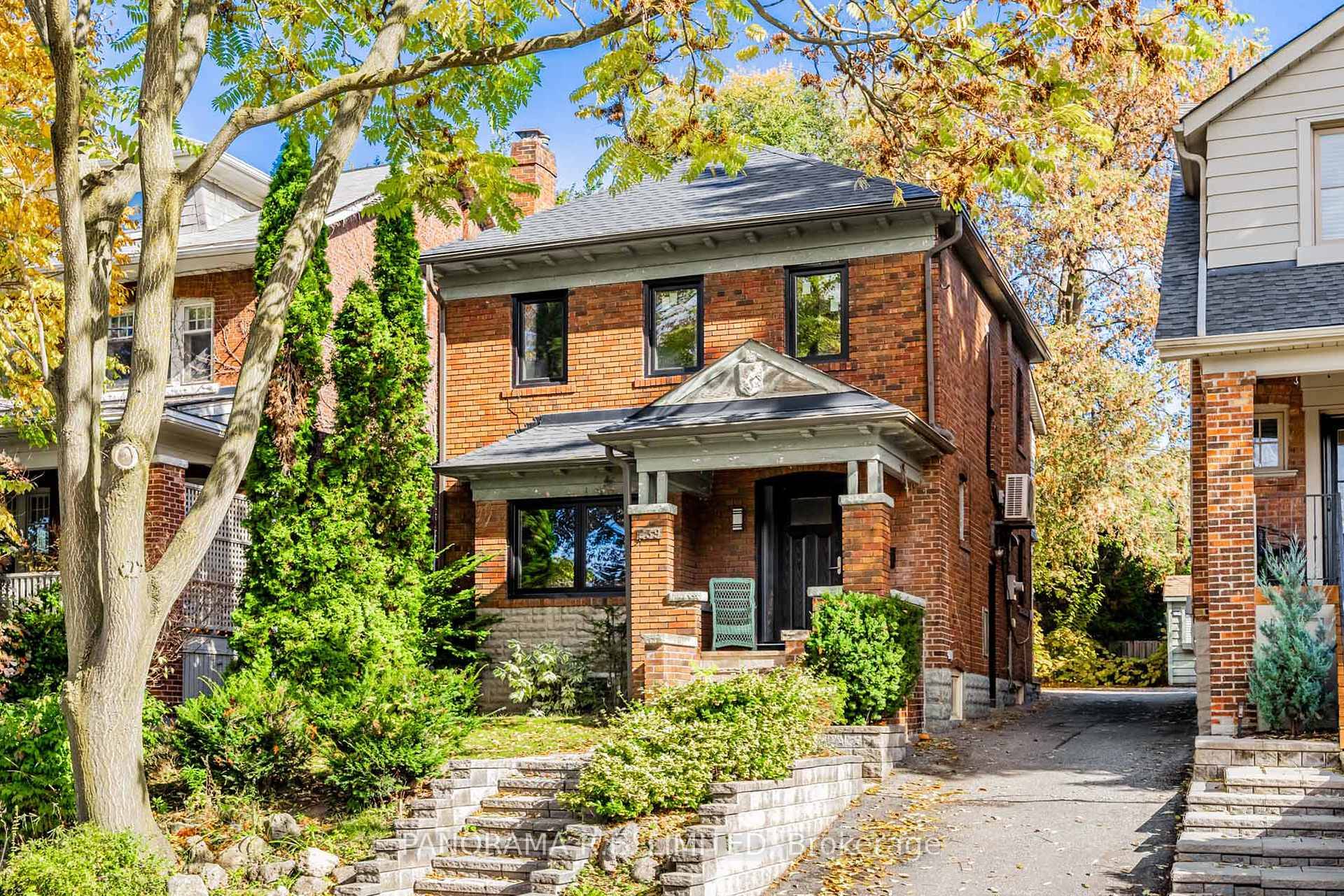 Fantastic whole home rental in the highly desired neighbourhood of Oakwood Village !