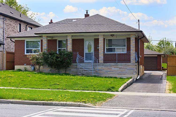Desireable Maple Leaf Location Offering abundant space featuring a large Extension, ideal for 2 famlies as lower level is complete with a potential Self contained Separate in law apartment.
