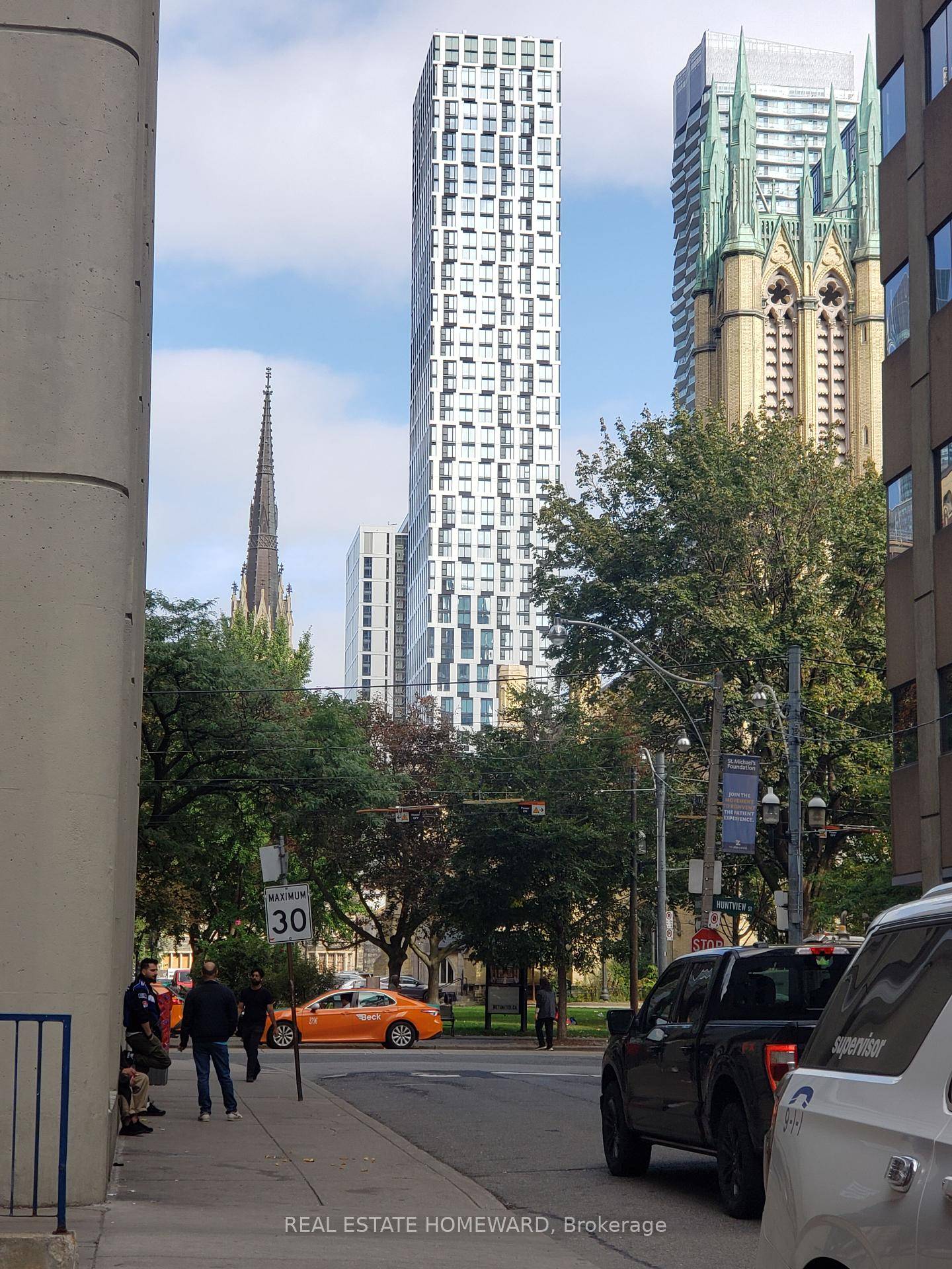 Well designed 1Bedroom Den suite offering unobstructed city views through floor to ceiling windows.