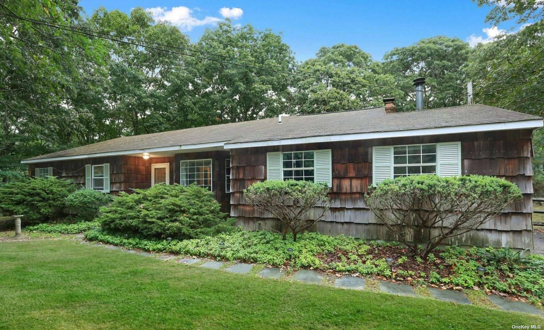 This year round rental with 4 bedroom, 2 bath home has a living room, eat in kitchen, separate dining room and family room with sliding doors leading out to a ...