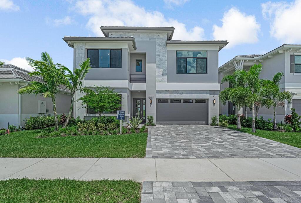 Discover the Polaris model in Apex at Avenir, a stunning new construction home in Palm Beach Gardens offering 4, 267 sq.