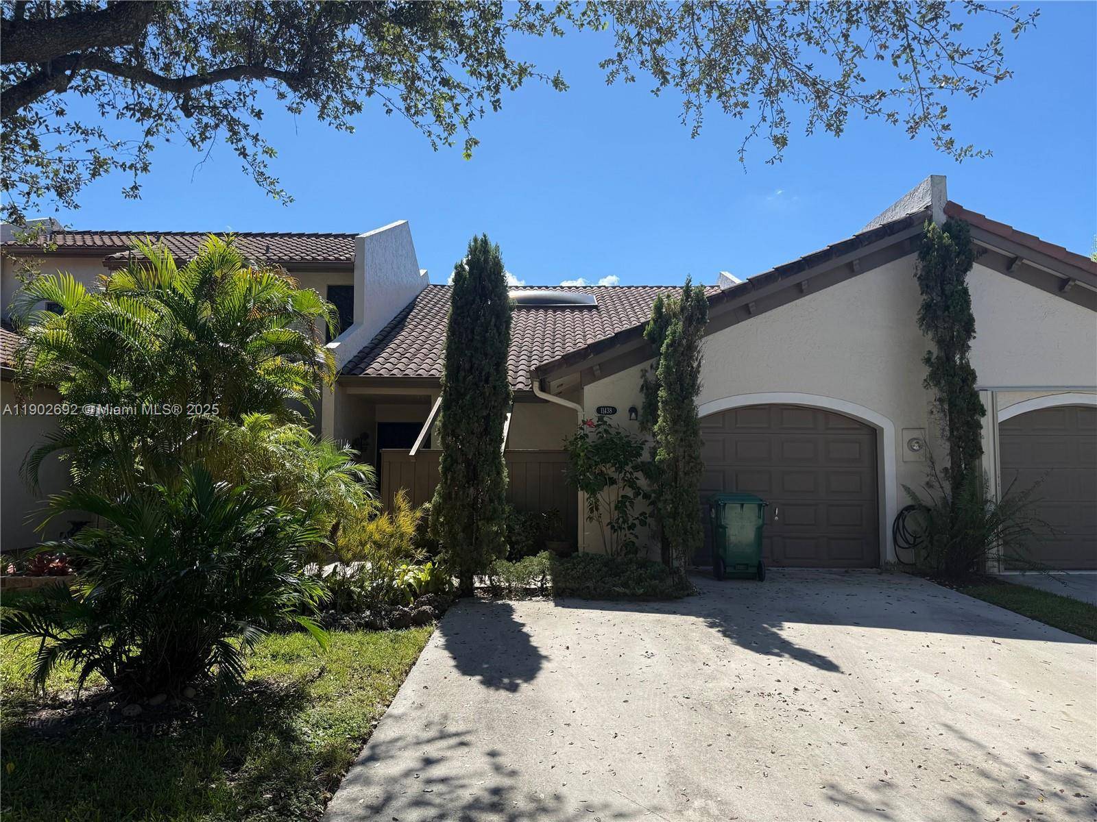 Lovingly maintained 3 bedroom 2 bath one story townhouse with an open layout and 1 car garage in most desirable gated community of Kings Court located in prime Kendall location ...