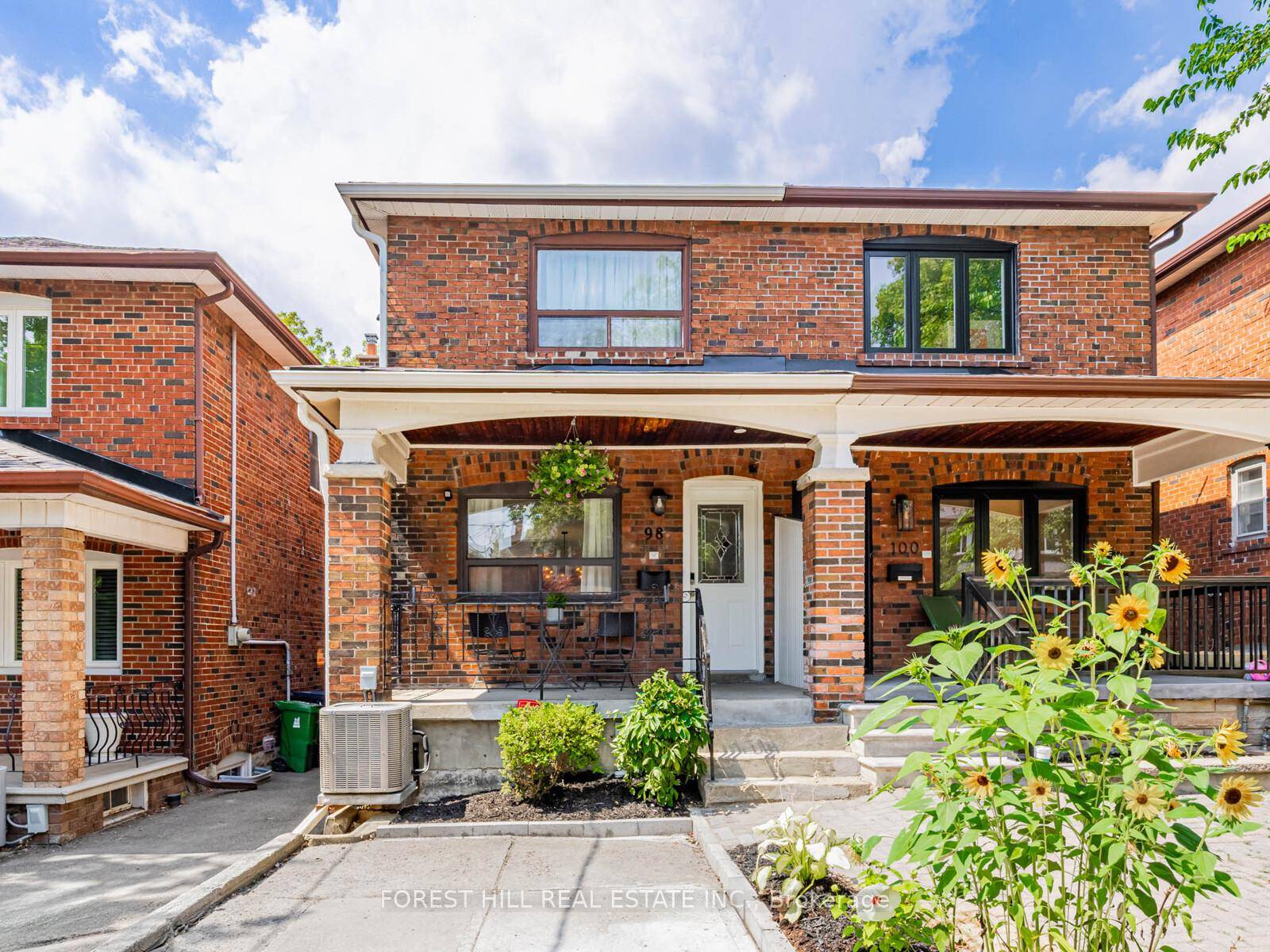 Welcome to 98 Winnett Ave !