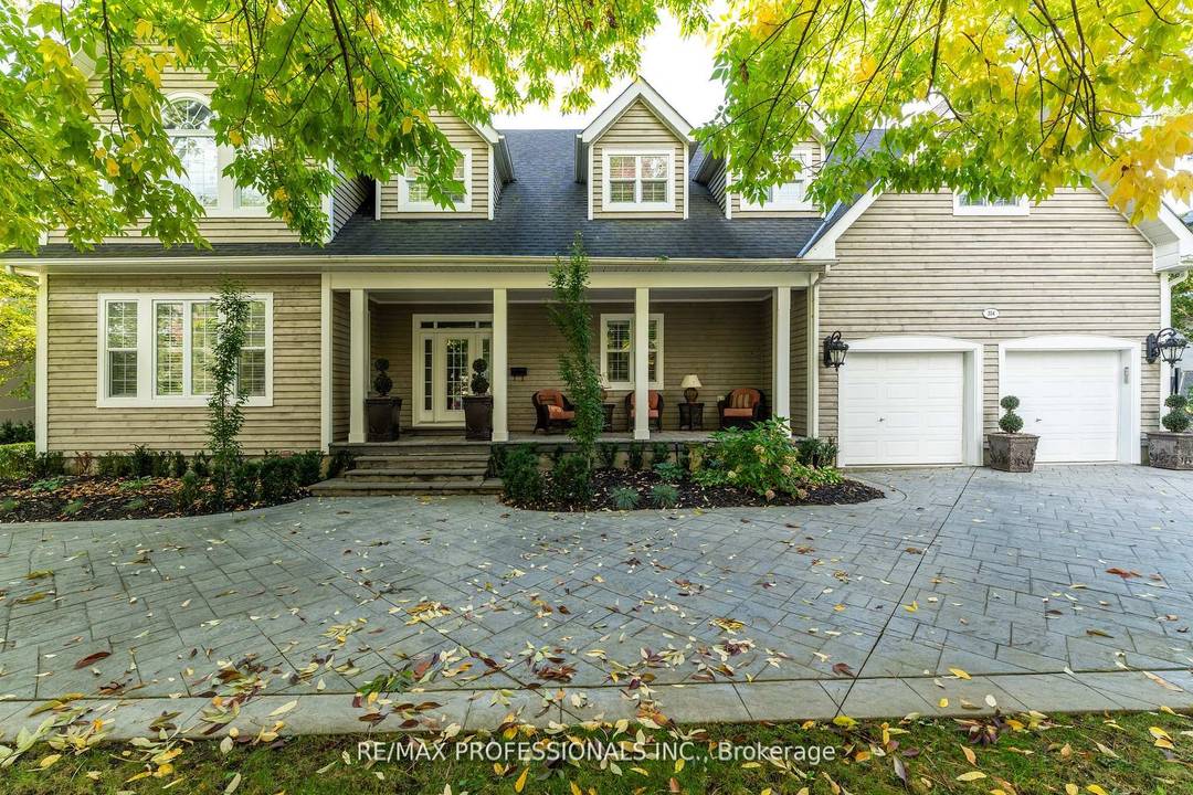 Beautiful Home In The Exclusive and Prestigious Rattray Marsh Neighbourhood.
