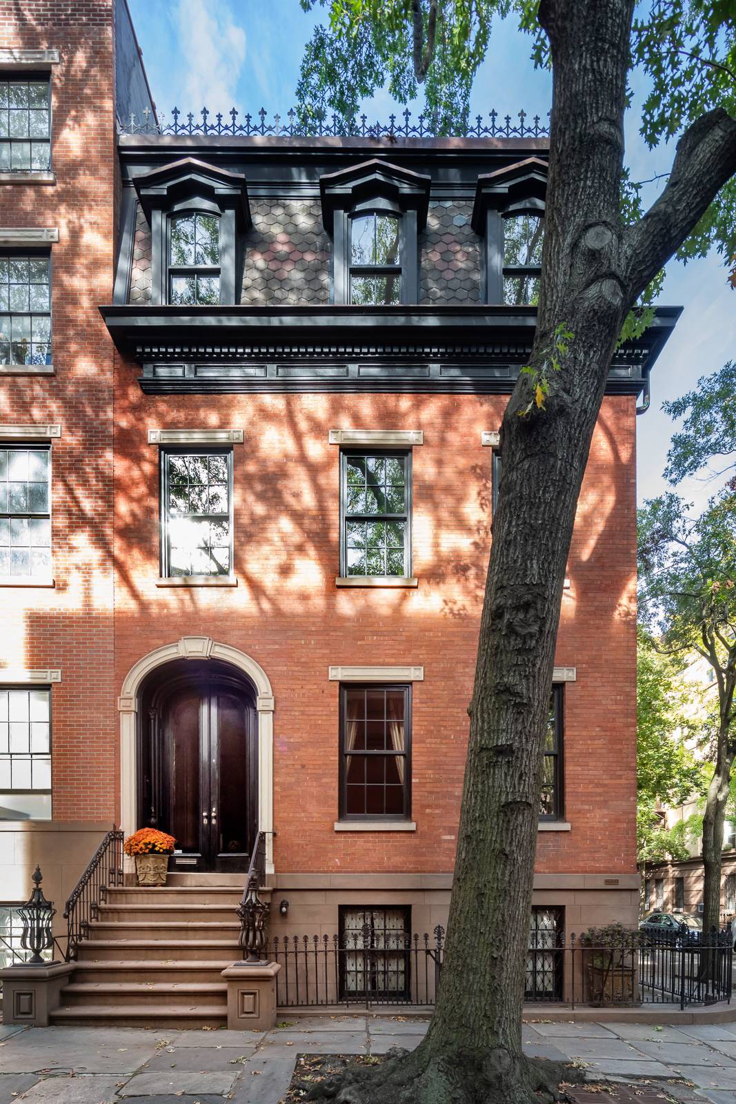 Perfectly positioned on the coveted corner of Cranberry and Willow Streets in the Brooklyn Heights Historic District, this 26 wide townhouse with a driveway on Willow Street opens onto the ...