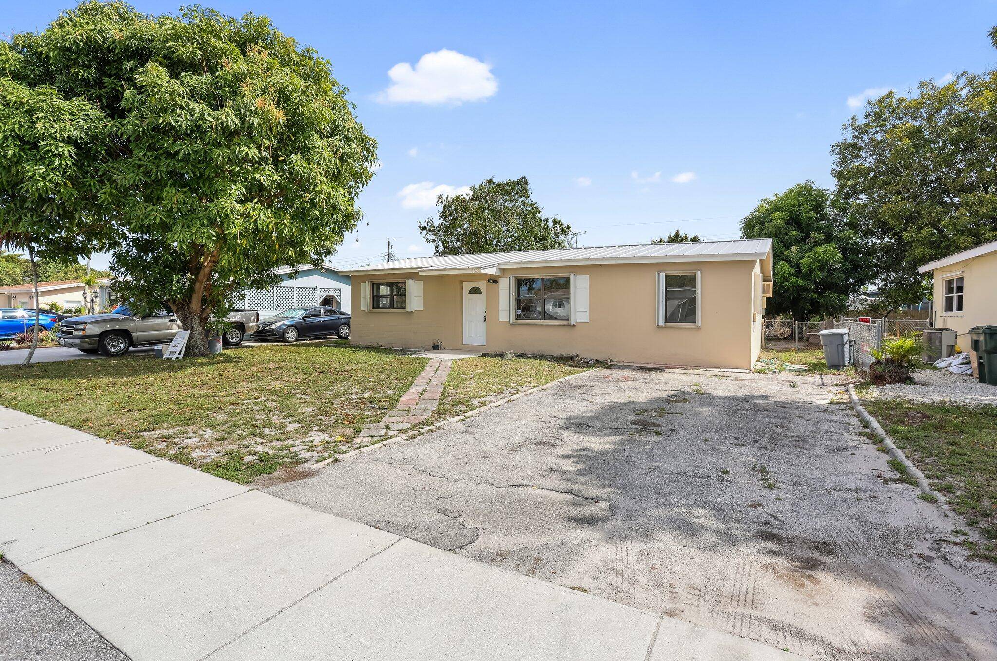 This beautifully maintained 3 bedroom, 2 bathroom home is ideally situated in one of South Florida's most sought after neighborhoods.