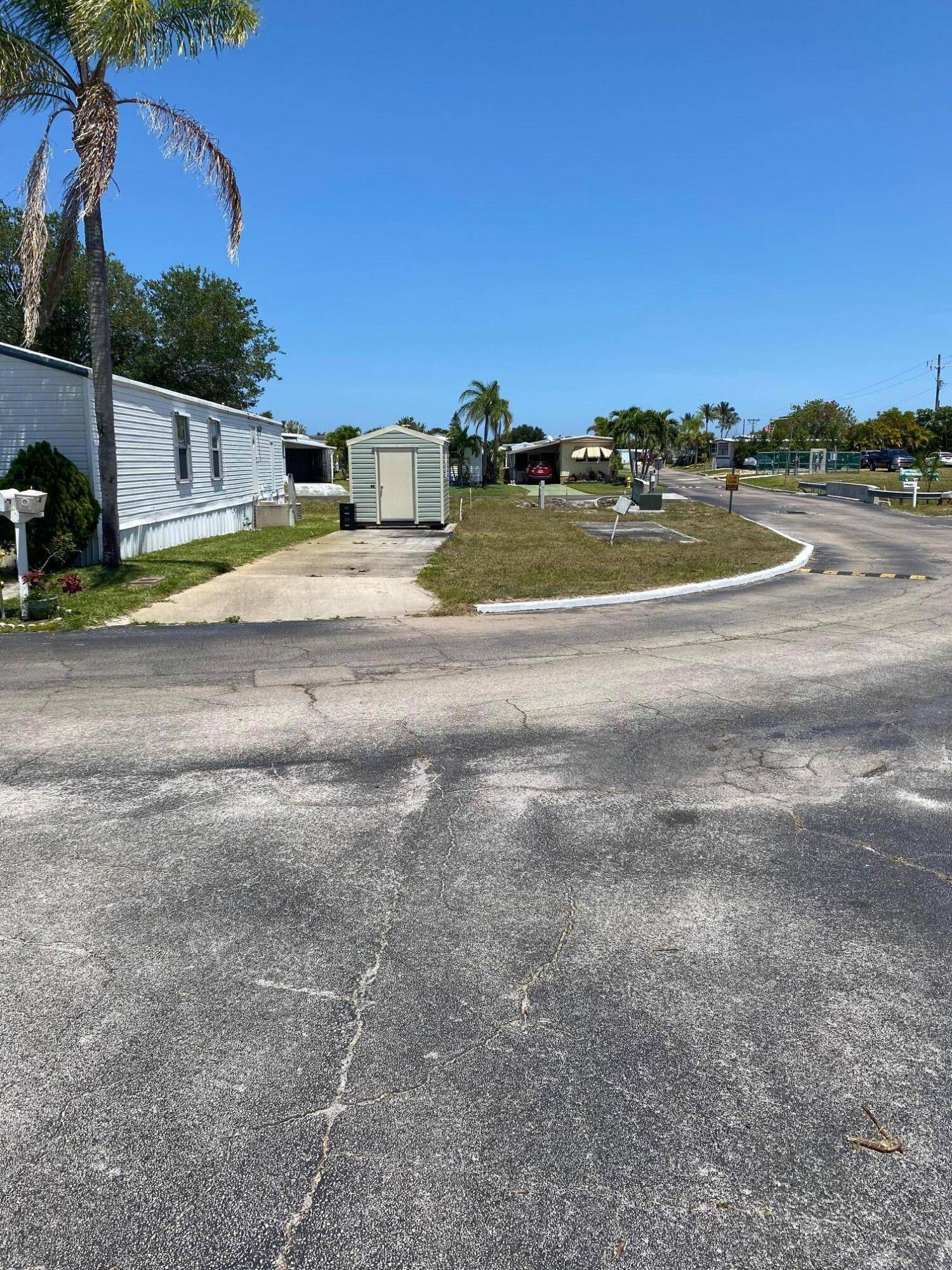 Looking for an affordable and well located space for your mobile home ?