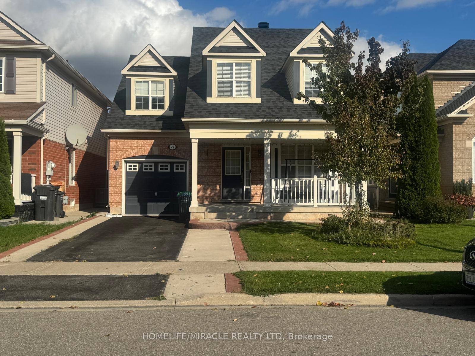 This Welcome To This Beautifully Maintained And Spotlessly Clean 3 Bedroom, 3 Bathroom Detached Home In The Highly Sought After Credit Valley Community.