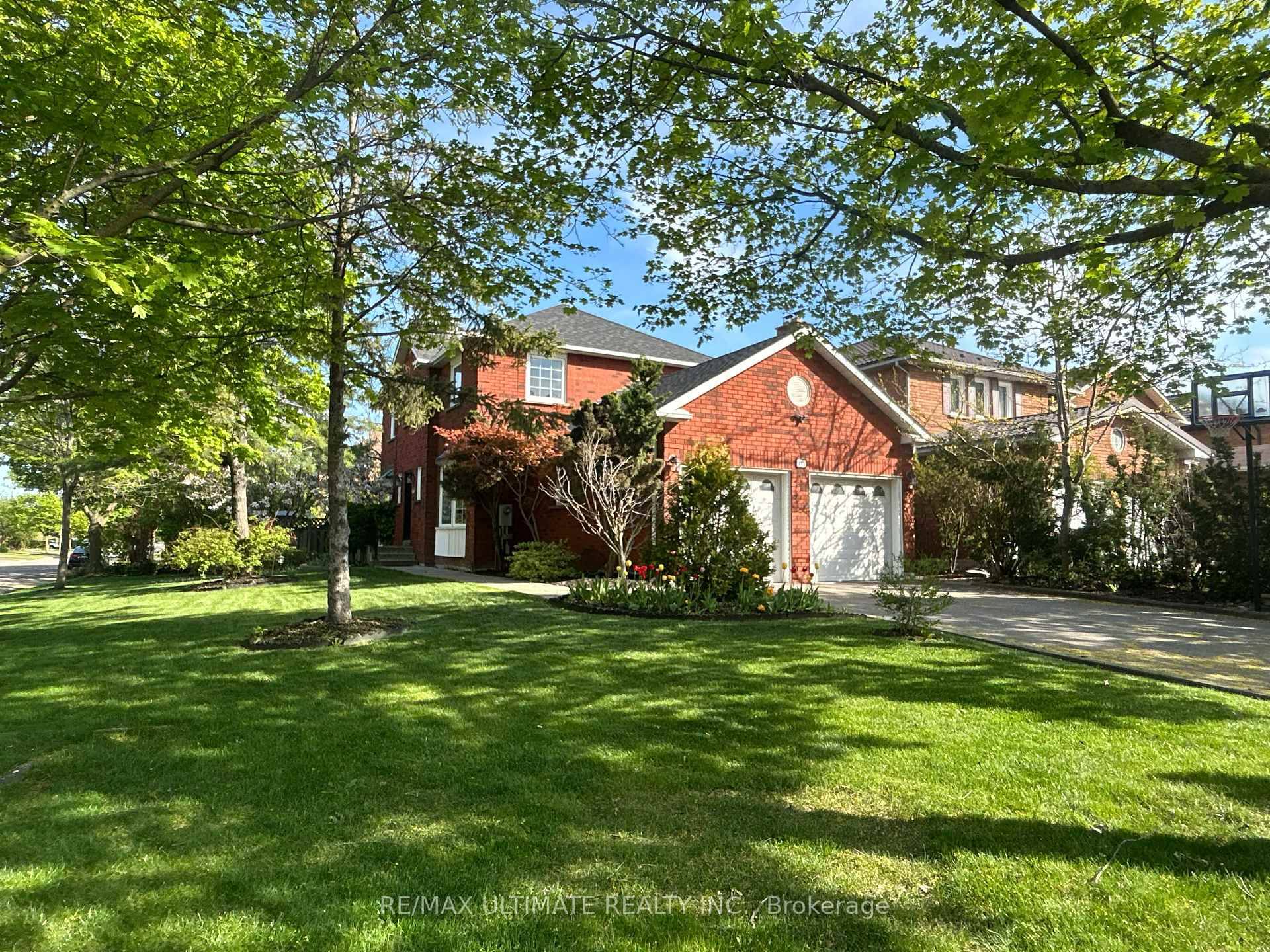A Rare Find in the Heart of Mississauga !