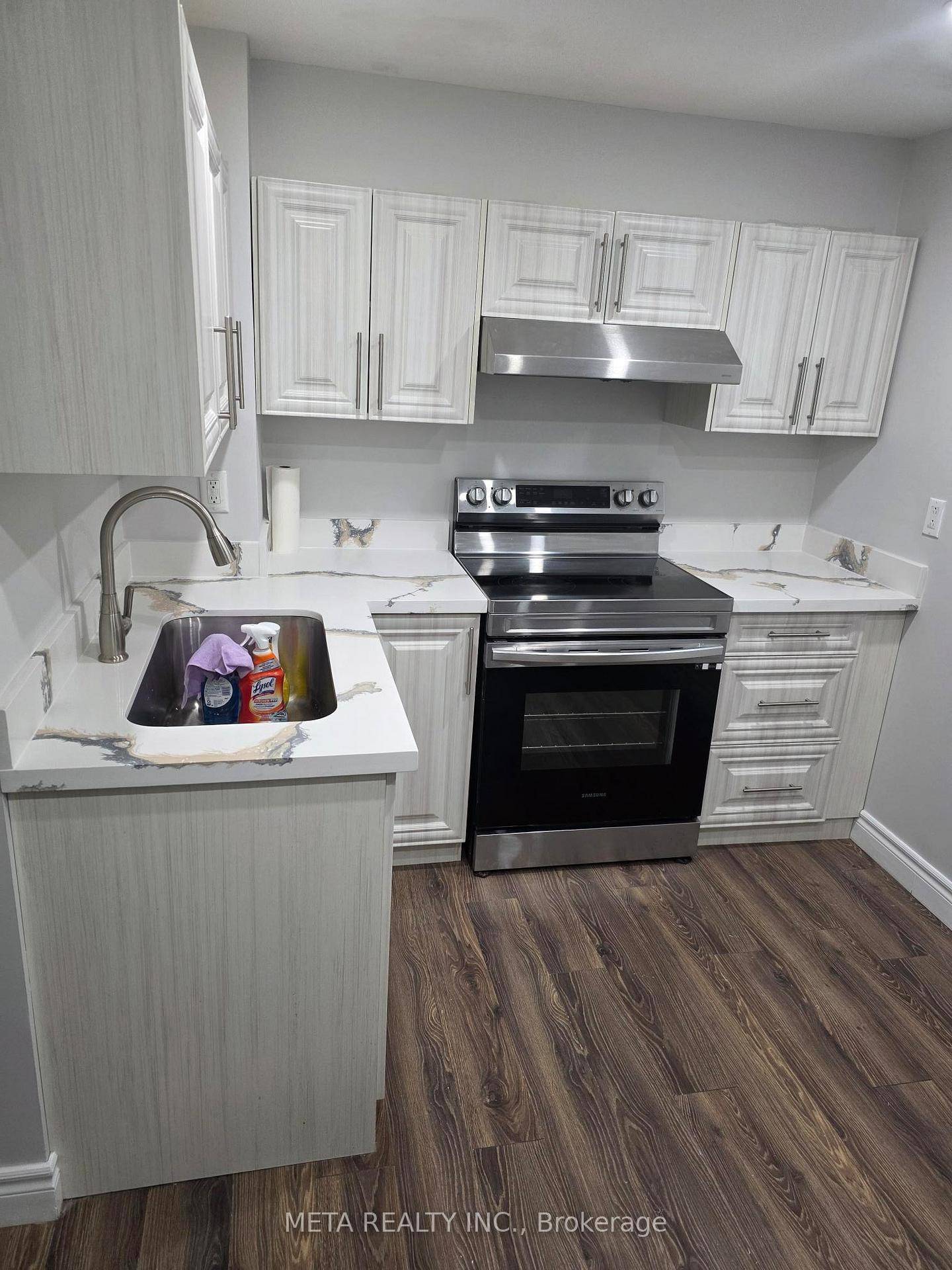 Beautiful and well maintained lower level one bedroom unit in a prime Ajax neighborhood.