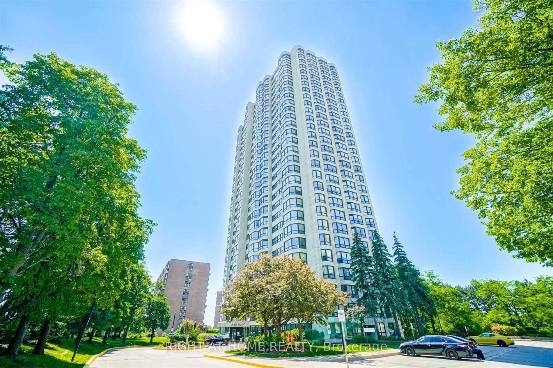 Luxury Ritz Tower stunning large 2 bedrooms den.
