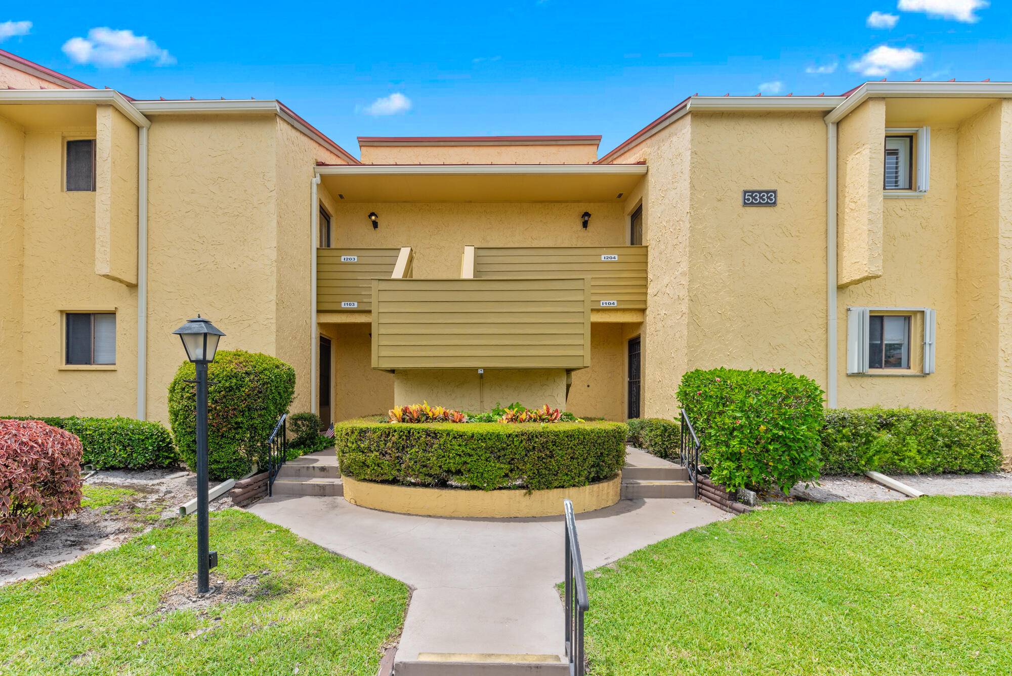 UNLOCK YOUR 1 BEDROOM 2 BATH, 2ND STORY, PRIME POOL LOCATION CONDO, WITH AMAZING GOLF VIEWS, EXCEPTIONALLY UPDATED, METICULOUSLY CARED FOR AND MOVE IN READY.